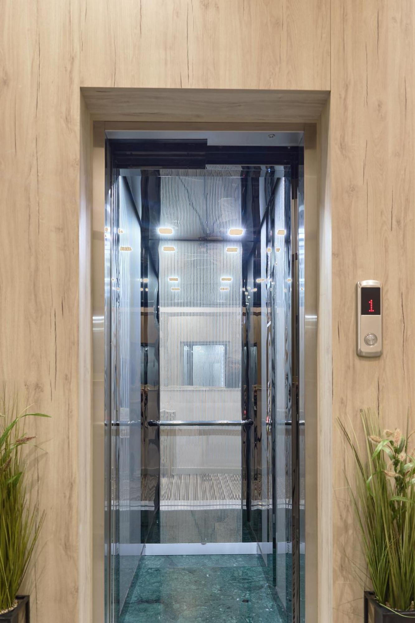Maestro Address Hotel Баку Экстерьер фото
