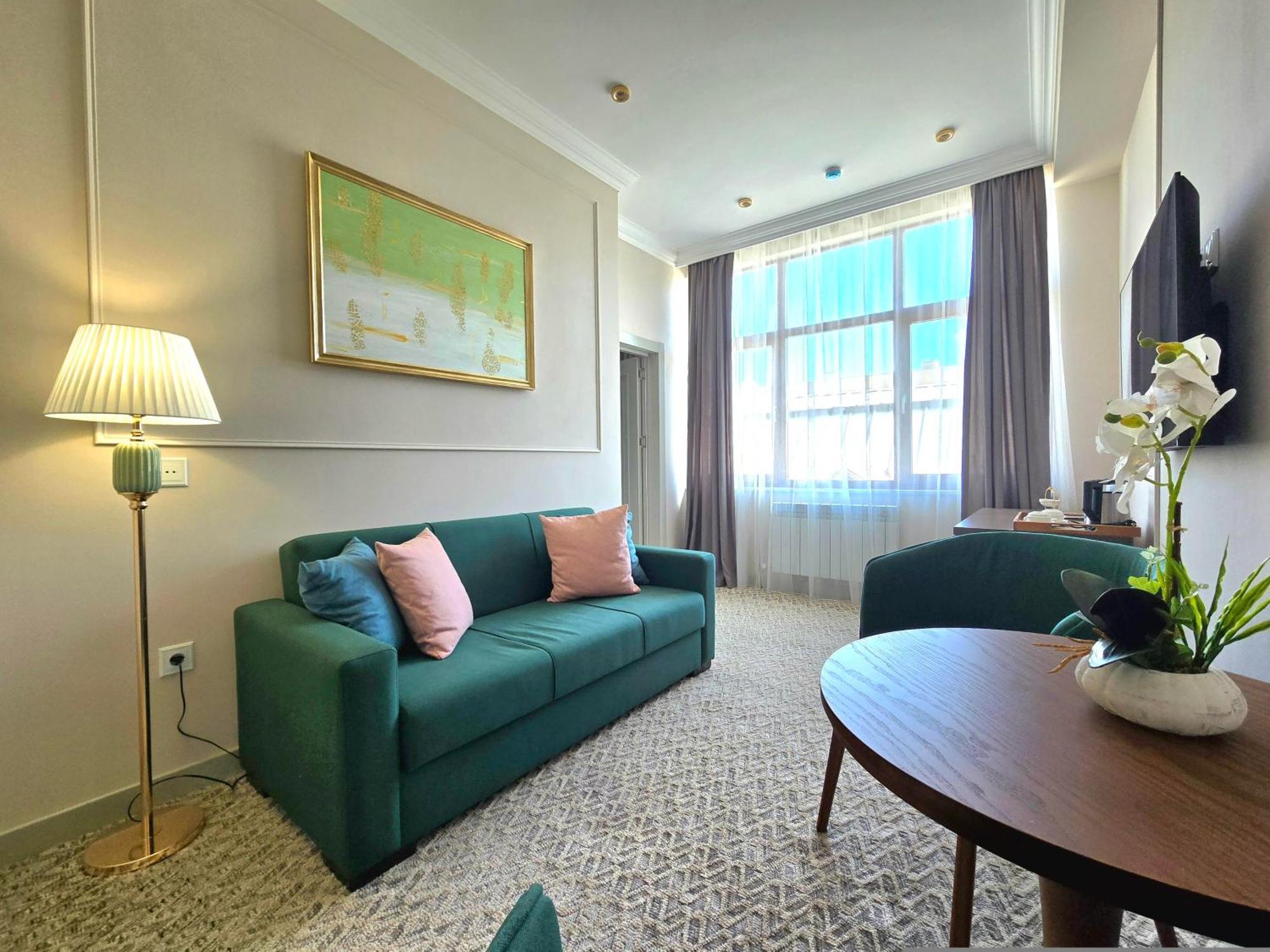 Maestro Address Hotel Баку Экстерьер фото